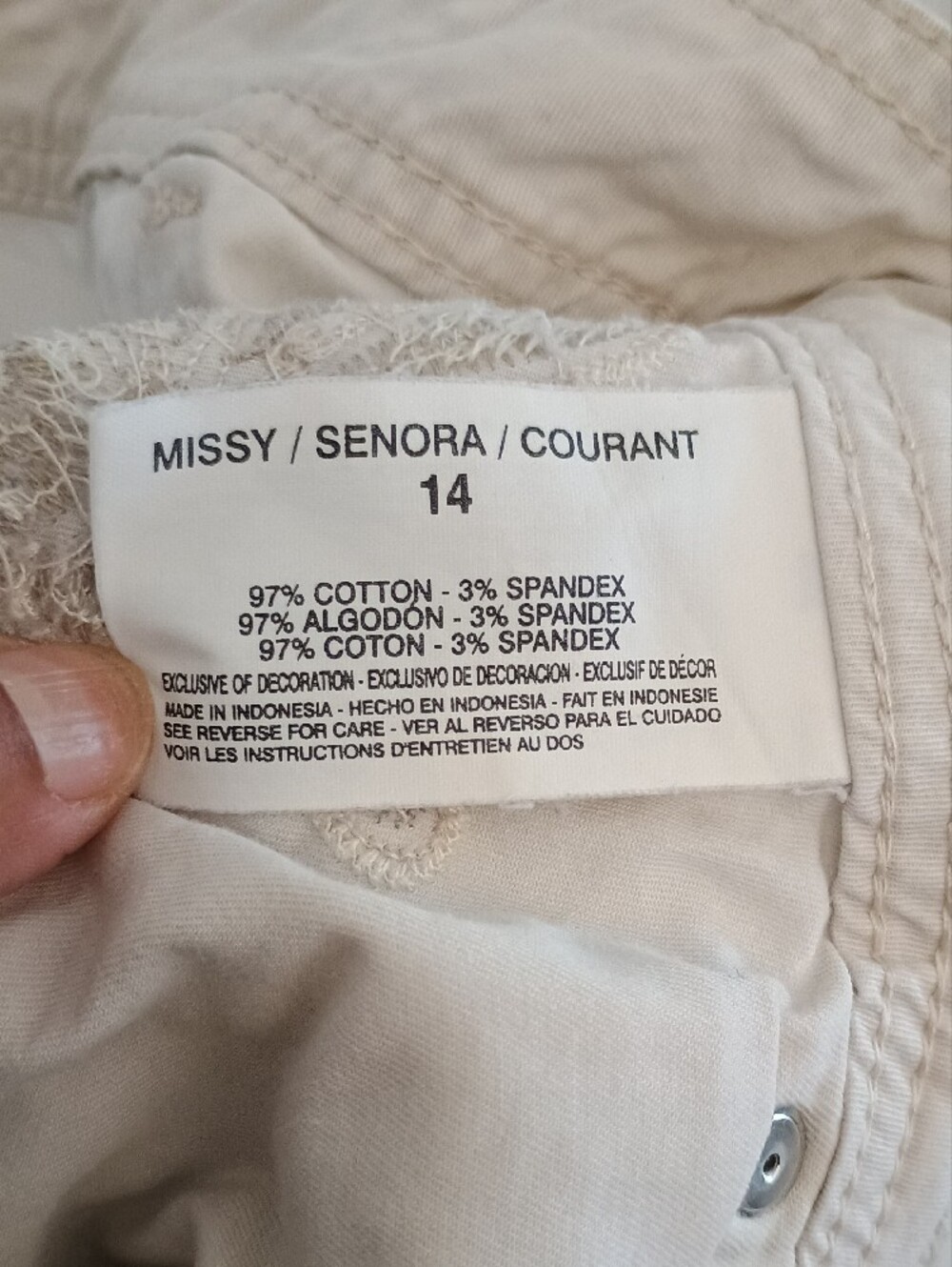 Gloria Vanderbilt Cream Embroidered Capri Pants - Picture 10 of 11